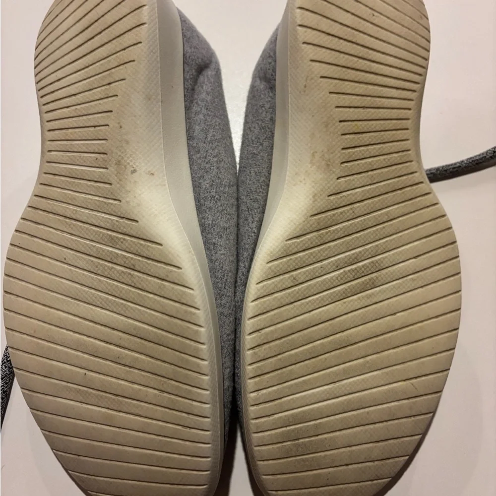Allbirds Sneakers in Gray with Red - Picture 2 of 8